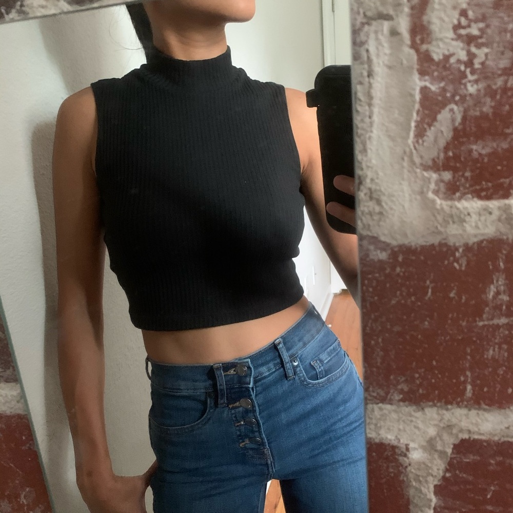 Levi’s Turtleneck Croptop